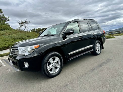 Used 2015 Toyota Land Cruiser image 1