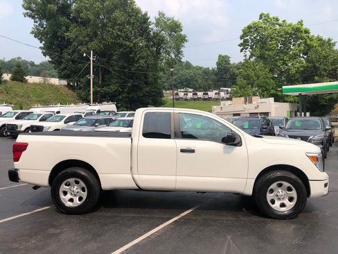 Used 2022 Nissan Titan S AWD/4WD image 7