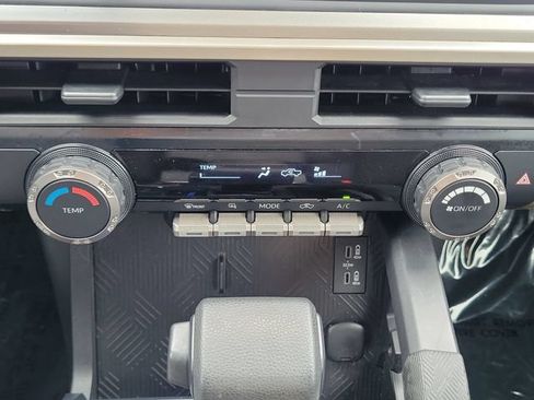 Used 2025 Toyota Tacoma SR5 AWD/4WD image 27