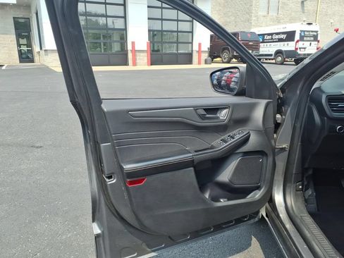 Used 2025 Ford Escape Active AWD/4WD image 9