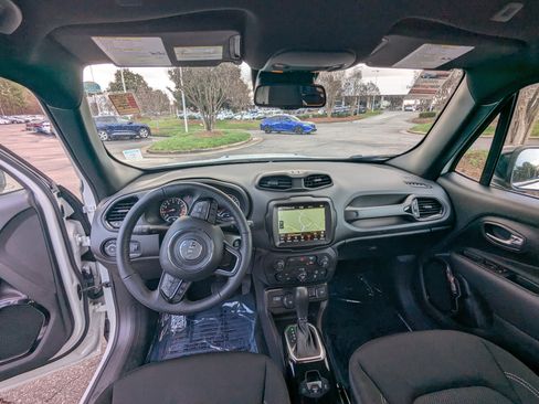 Certified 2022 Jeep Renegade Altitude w/ Convenience Group image 12