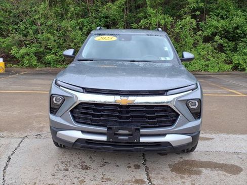 Used 2025 Chevrolet TrailBlazer LT AWD/4WD image 3