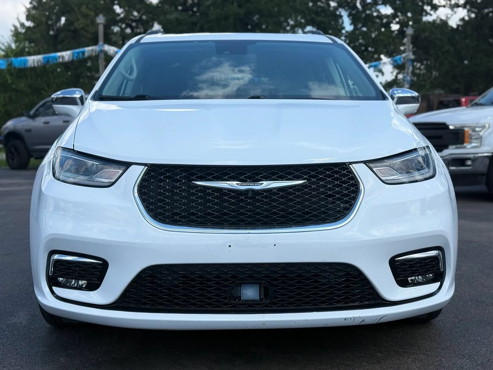 Used 2022 Chrysler Pacifica Limited FWD image 3