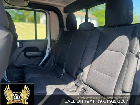 Used 2022 Jeep Gladiator Sport AWD/4WD image 7