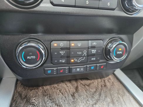 Used 2019 Ford F350 Lariat image 19