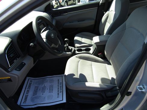Used 2017 Hyundai Elantra SE w/ Cargo Package image 14