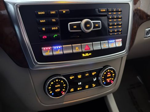 Used 2014 Mercedes-Benz GL 550 4MATIC image 37