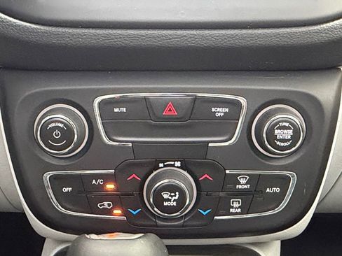 Used 2019 Jeep Compass Latitude w/ Popular Equipment Group FWD image 22