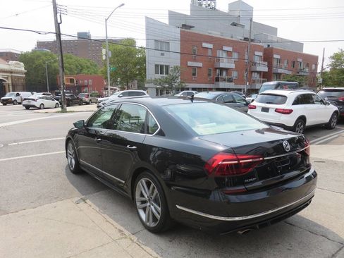 Used 2017 Volkswagen Passat 1.8T R-Line FWD image 5