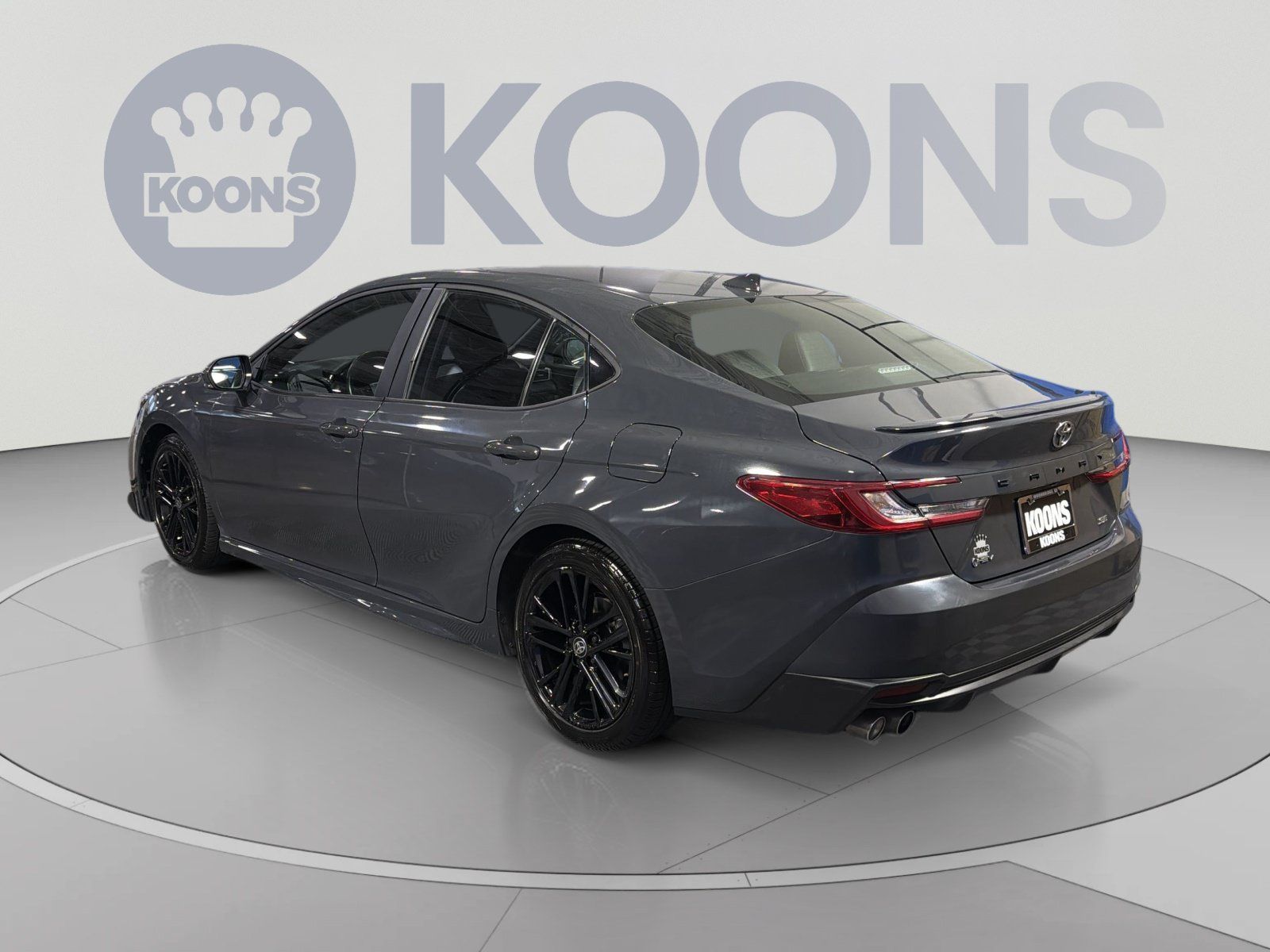 Used 2025 Toyota Camry SE FWD image 4