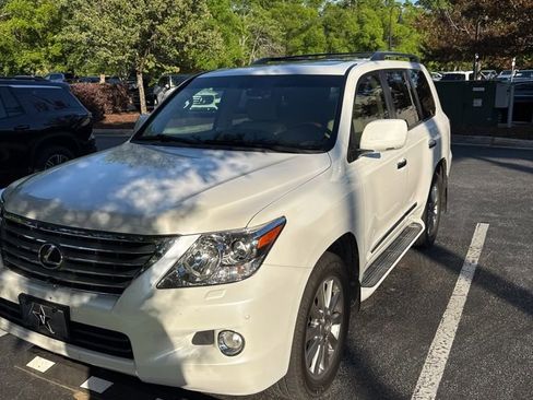 Used 2011 Lexus LX 570 4WD w/ Luxury Pkg image 2