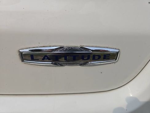 Used 2018 Jeep Compass Latitude w/ Popular Equipment Group AWD/4WD image 4