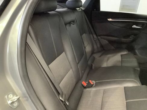 Used 2018 Chevrolet Impala LT FWD image 31