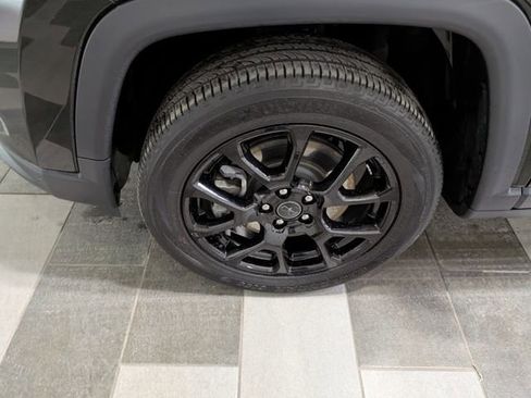 Used 2025 Jeep Compass Latitude w/ Convenience Group AWD/4WD image 7