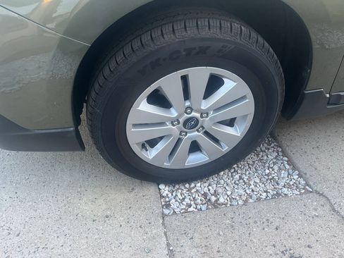 Used 2019 Subaru Outback 2.5i Premium AWD/4WD image 5