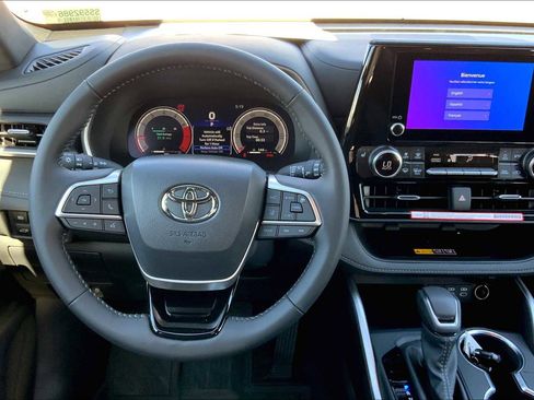 Certified 2025 Toyota Highlander XSE image 5