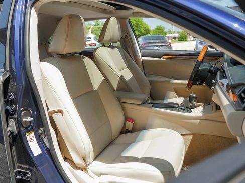 Used 2015 Lexus ES 300h w/ Navigation System Package FWD image 27