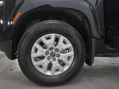 Used 2023 Nissan Frontier SV w/ SV Premium Package image 31