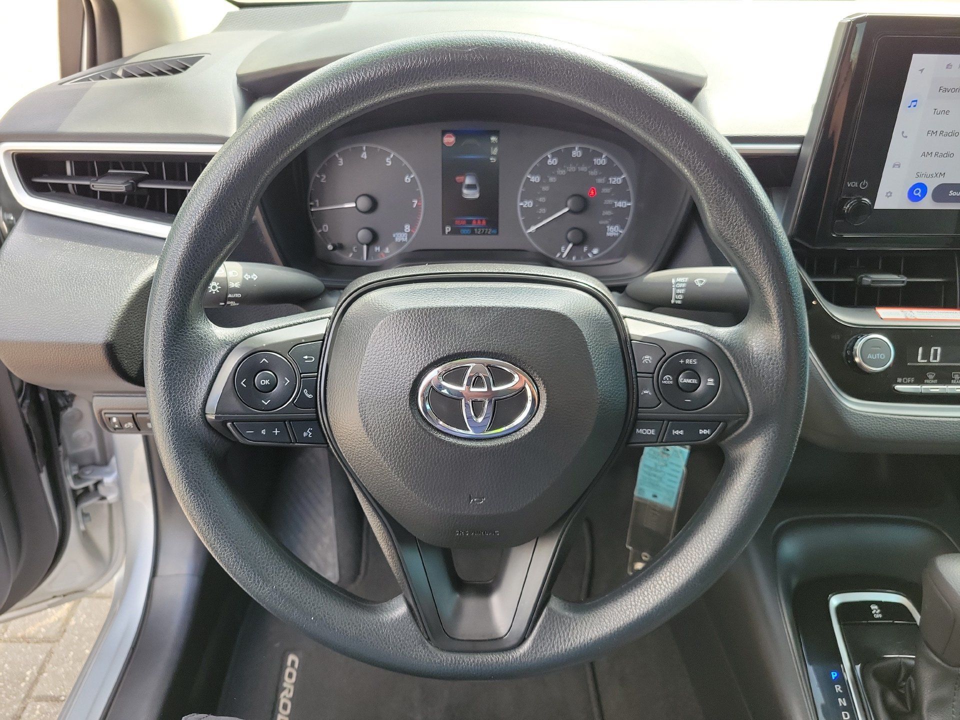 Used 2025 Toyota Corolla LE FWD image 28
