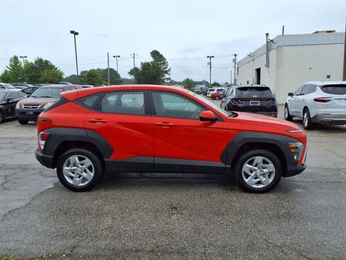 Used 2024 Hyundai Kona SE image 2
