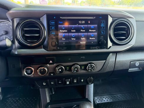 Used 2019 Toyota Tacoma TRD Sport w/ Technology Package AWD/4WD image 38