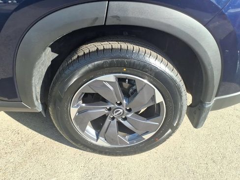 Certified 2025 Nissan Rogue SV FWD image 9