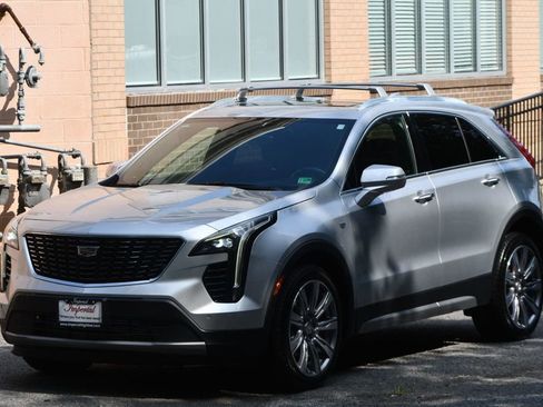 Used 2020 Cadillac XT4 Premium Luxury image 3