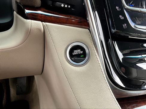 Used 2015 Cadillac Escalade Luxury RWD image 16