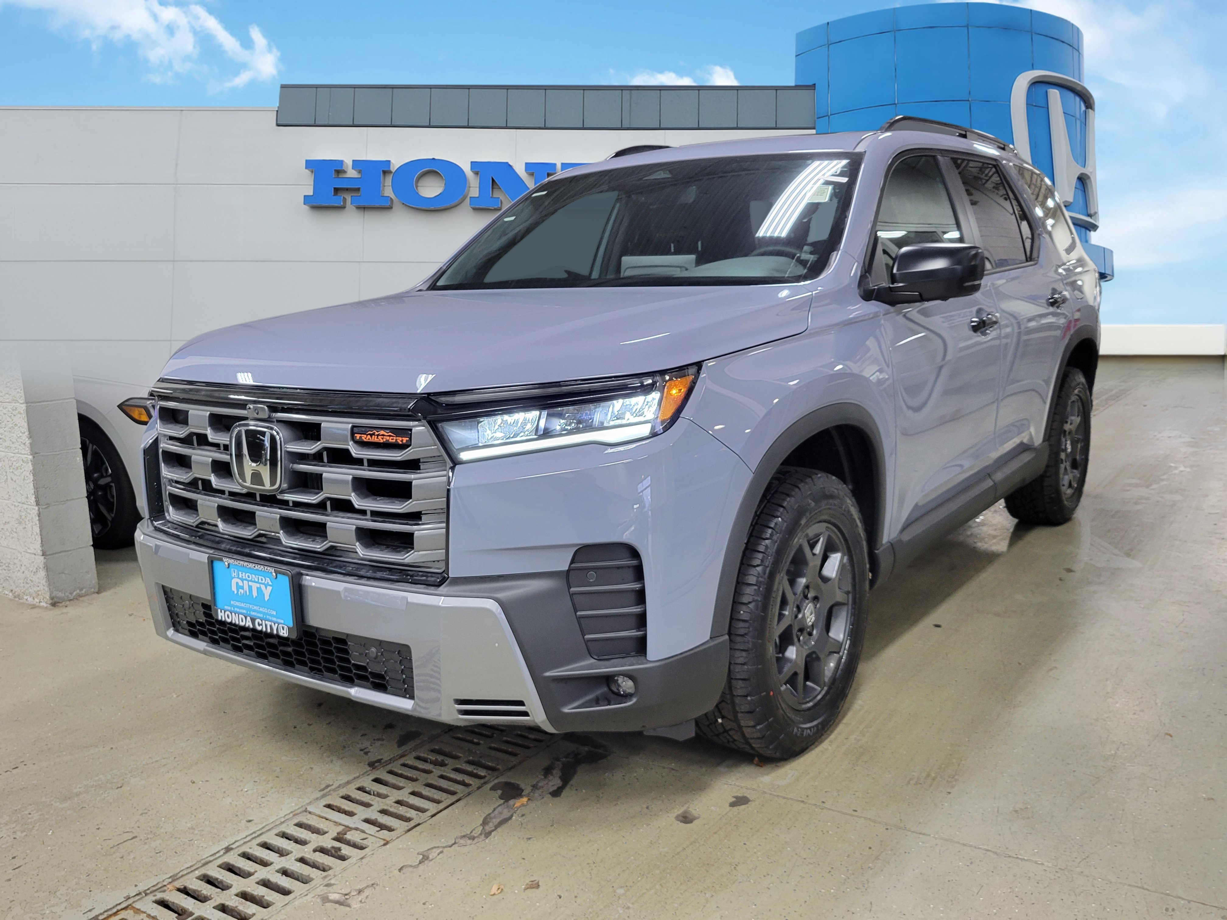 Used 2026 Honda Pilot TrailSport image 2