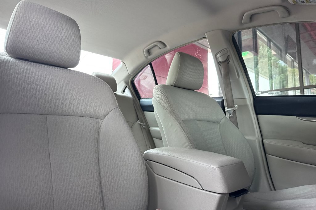 Used 2011 Subaru Legacy 2.5i Premium w/ All-Weather Pkg AWD/4WD image 18