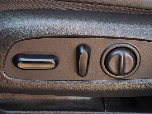 Used 2022 Chevrolet TrailBlazer RS w/ Technology Package image 26