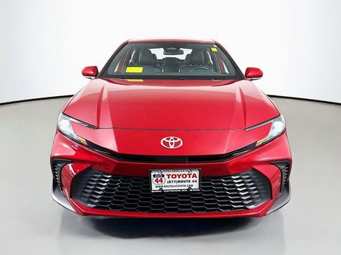 Used 2025 Toyota Camry SE FWD image 11