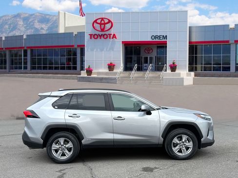 Used 2025 Toyota RAV4 XLE AWD/4WD image 3