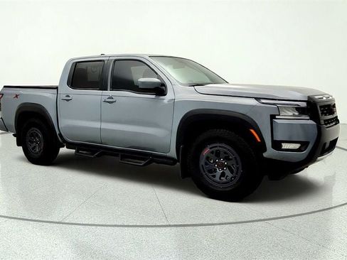 Used 2025 Nissan Frontier Pro-X RWD image 3