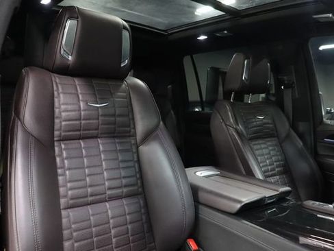 Used 2023 Cadillac Escalade ESV Premium Luxury Platinum AWD/4WD image 26