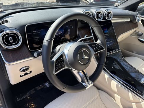 Used 2025 Mercedes-Benz GLC 300 4MATIC image 16