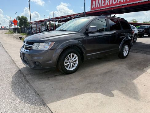 Used 2014 Dodge Journey SXT w/ Flexible Seating Group image 3