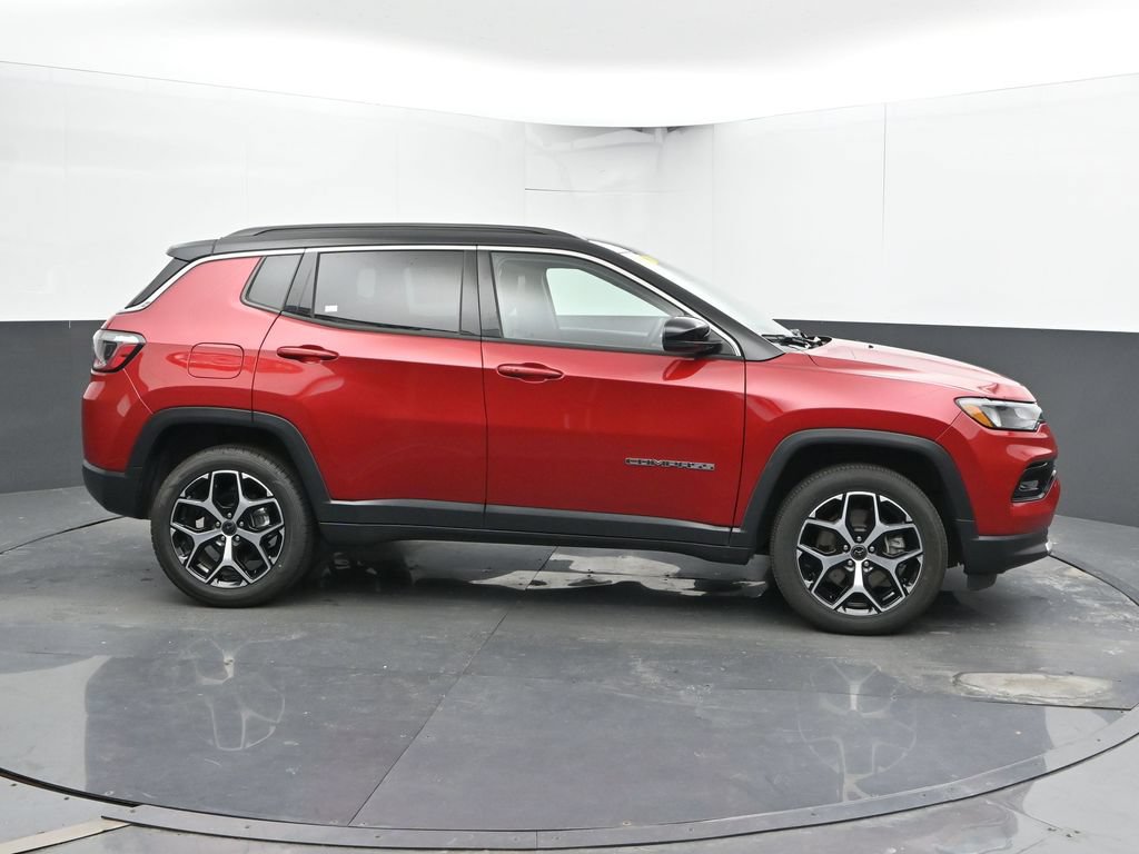 Used 2025 Jeep Compass Limited AWD/4WD image 4
