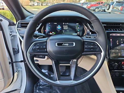 Used 2022 Jeep Grand Cherokee Limited 4xe image 29