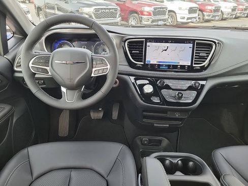 New 2026 Chrysler Pacifica Select image 11