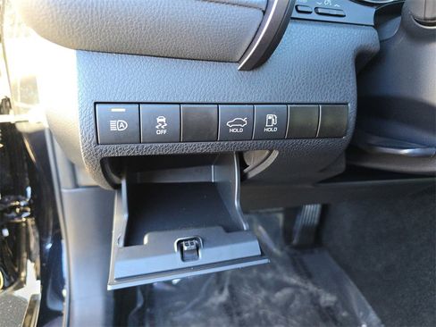 Used 2024 Toyota Camry SE image 32