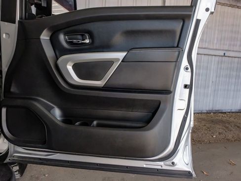 Used 2019 Nissan Titan PRO-4X image 43