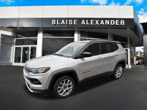 Used 2025 Jeep Compass Limited AWD/4WD image 8