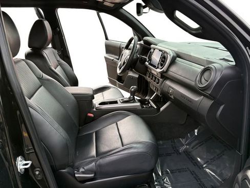 Used 2023 Toyota Tacoma Limited image 11