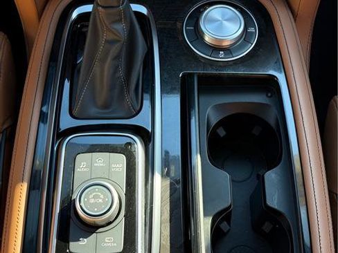 Used 2024 INFINITI QX80 Sensory image 18