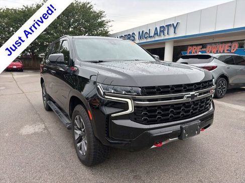 Used 2022 Chevrolet Tahoe Z71 w/ Luxury Package AWD/4WD image 2