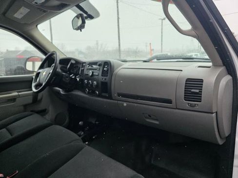 Used 2014 Chevrolet Silverado 2500 W/T w/ Snow Plow Prep Package image 13