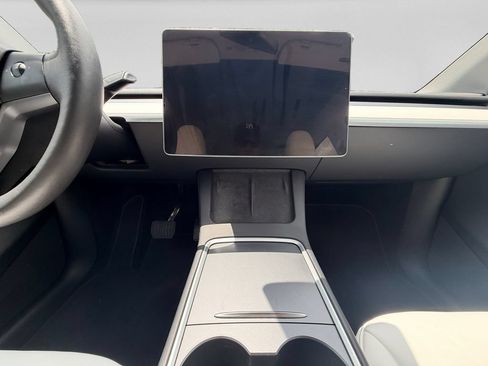 Used 2024 Tesla Model Y Long Range AWD/4WD image 11