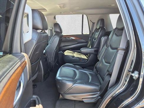 Used 2019 Cadillac Escalade Luxury AWD/4WD image 15