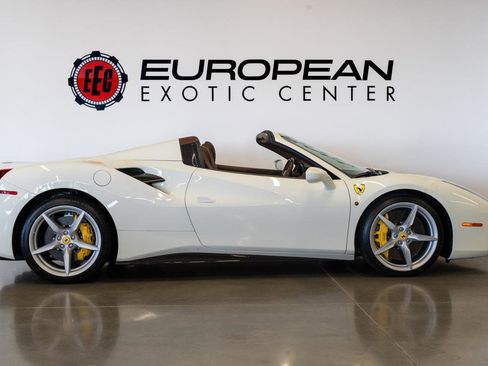 Used 2018 Ferrari 488 Spider image 34